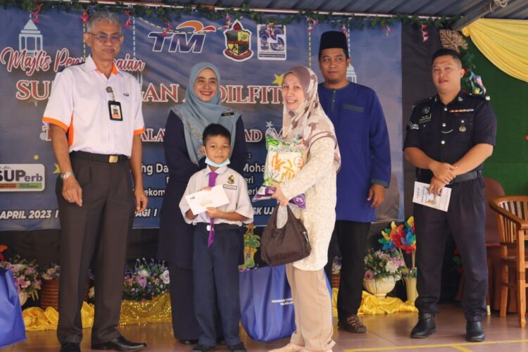 125 Murid Asnaf Sibu Terima Bantuan Kembali Ke Sekolah Tabung Baitulmal Sarawak 2025 125 Murid Asnaf Sibu Terima Bantuan Kembali Ke Sekolah Tabung Baitulmal Sarawak 2025