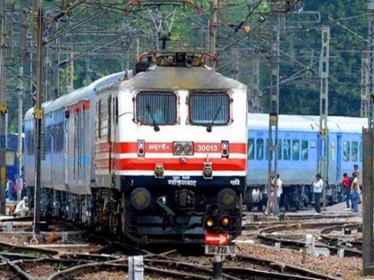 माघी पूर्णिमा 2025: आज का राशिफल (12 फरवरी) माघी पूर्णिमा 2025: आज का राशिफल (12 फरवरी)