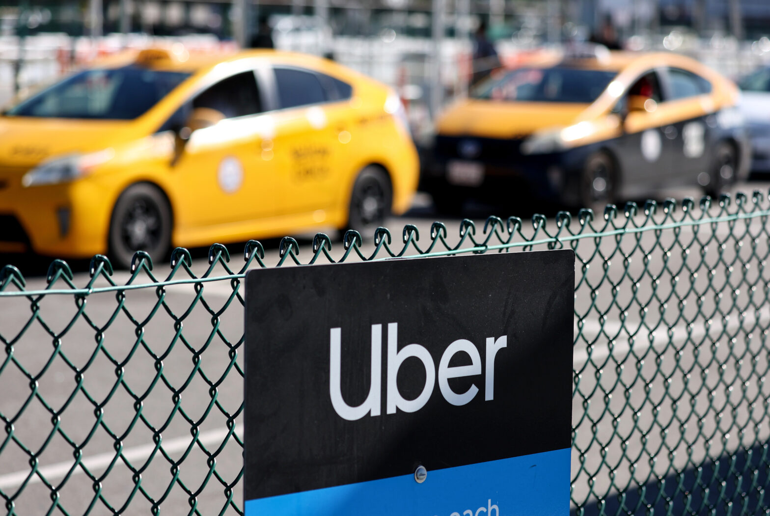 $5 Uber Shuttle Service Launches For United Center Events $5 Uber Shuttle Service Launches For United Center Events