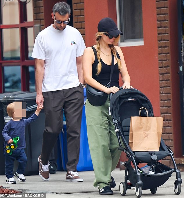A Relaxed Stroll: Jennifer Lawrence And Husband's Recent Public Appearance A Relaxed Stroll: Jennifer Lawrence And Husband's Recent Public Appearance