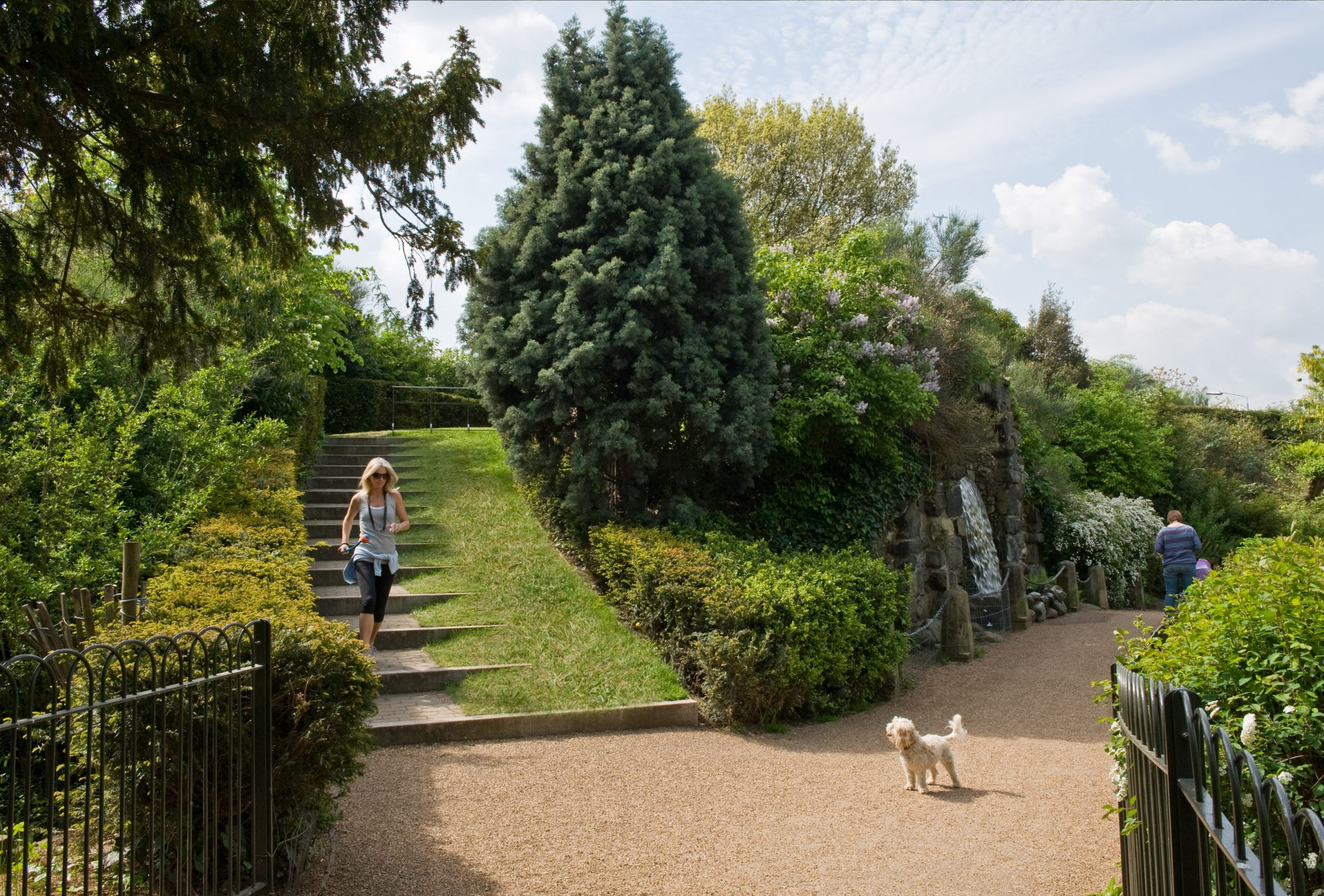 A Tour Of Nicki Chapman's Country-Style Chiswick Garden A Tour Of Nicki Chapman's Country-Style Chiswick Garden