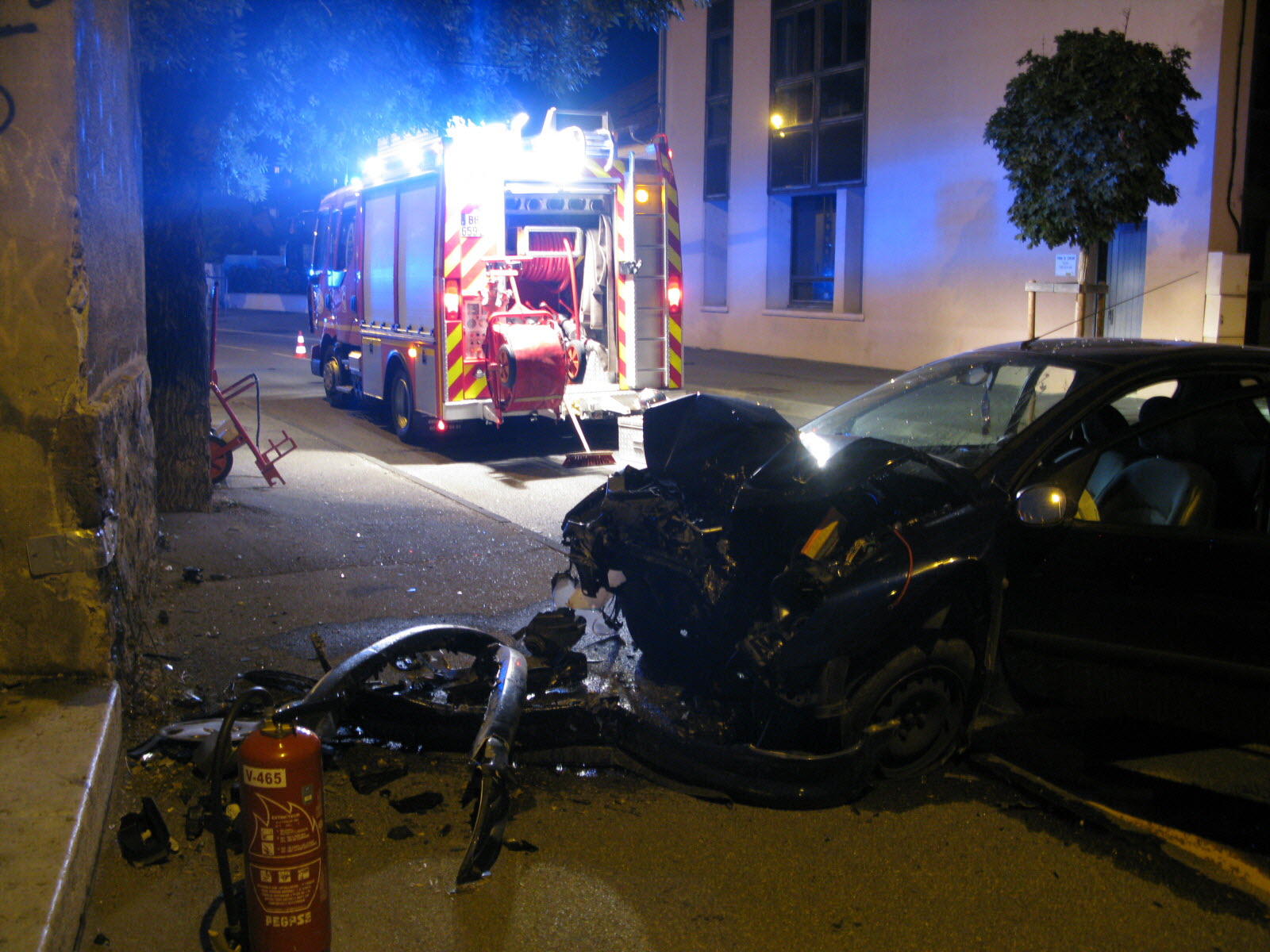 Accident À Dijon: Véhicule Percute Un Mur Rue Michel-Servet – Condamnation Du Conducteur Accident À Dijon: Véhicule Percute Un Mur Rue Michel-Servet – Condamnation Du Conducteur