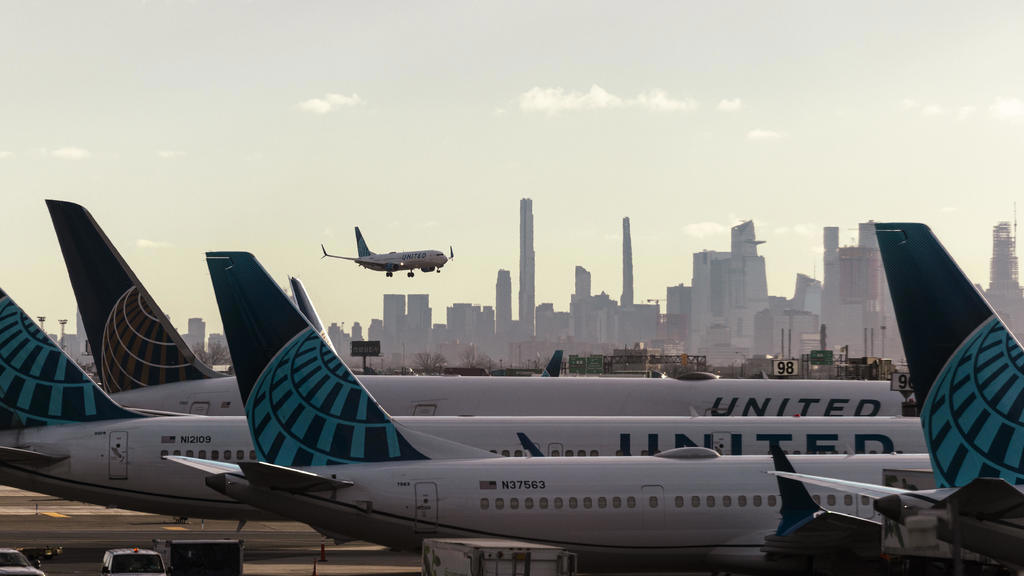 Air Traffic Controller Warnings: Newark System Failure And Prior Safety Incidents Air Traffic Controller Warnings: Newark System Failure And Prior Safety Incidents