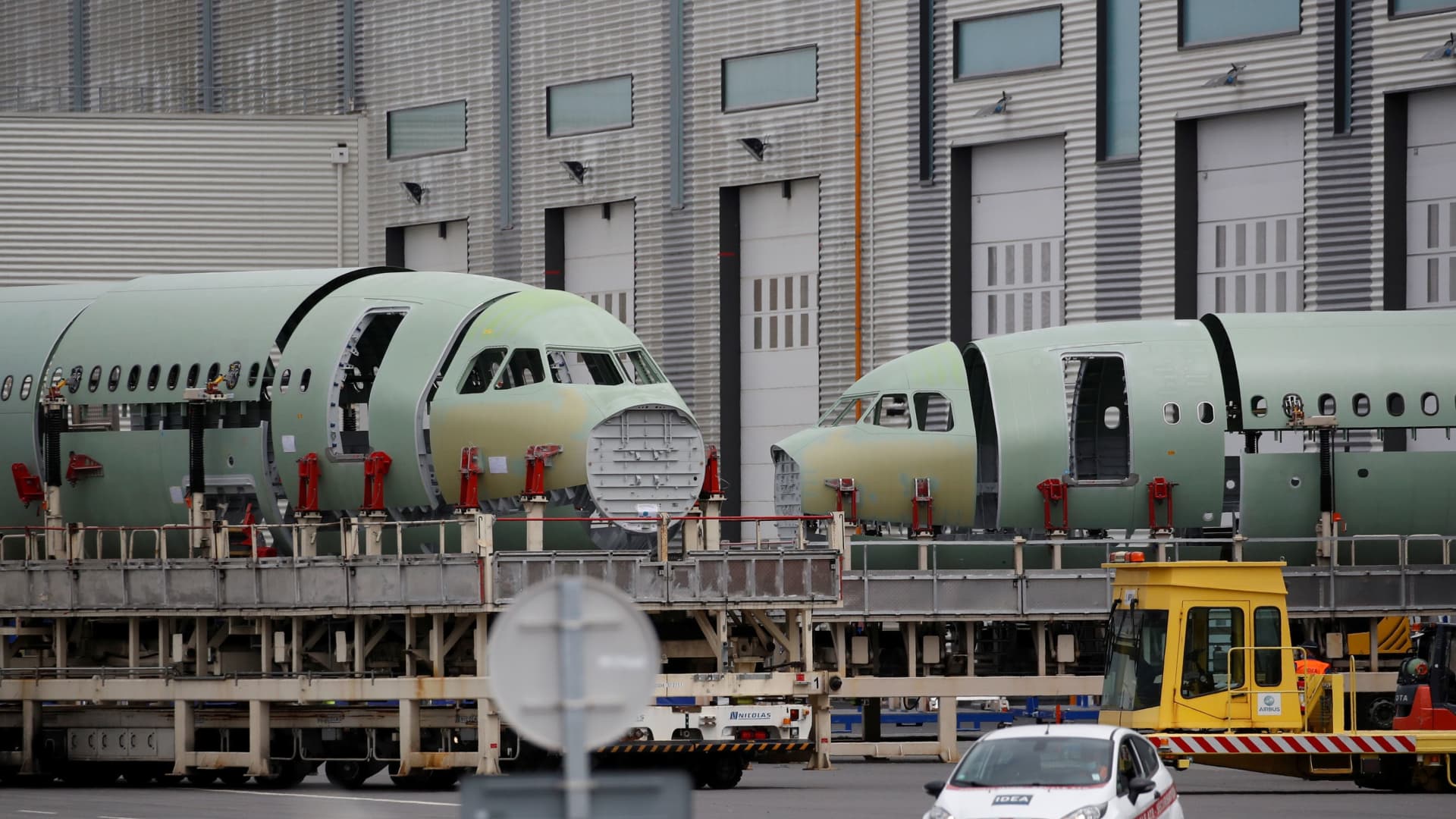 Airbus Shifts Tariff Burden To American Airlines Airbus Shifts Tariff Burden To American Airlines