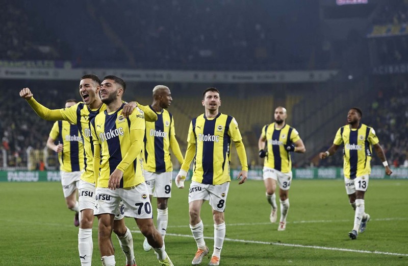 Ajax, Fenerbahçe Yıldızını Transfer Etti: Mourinho Onayladı Ajax, Fenerbahçe Yıldızını Transfer Etti: Mourinho Onayladı