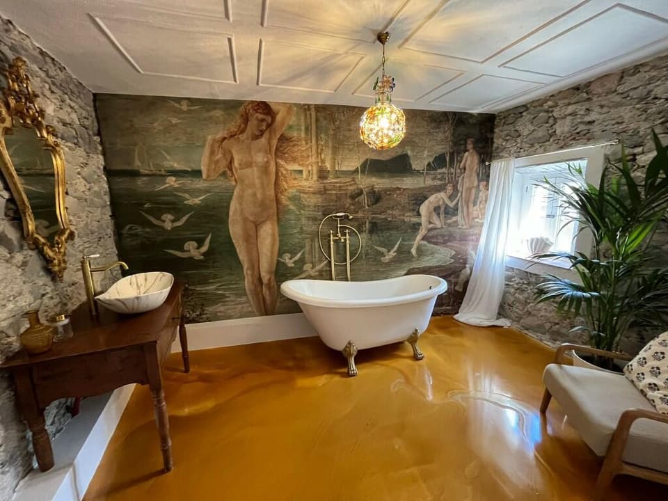 Alan Carr And Amanda Holden's Spanish Townhouse: A €245,000 Opportunity Alan Carr And Amanda Holden's Spanish Townhouse: A €245,000 Opportunity