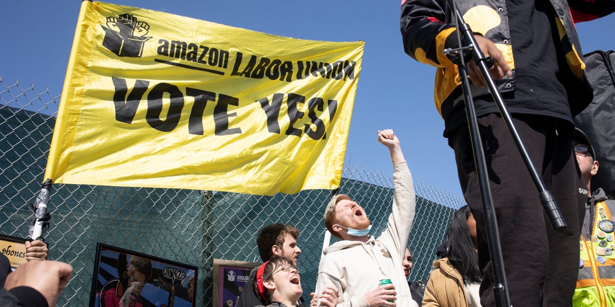 Amazon Faces Union Challenge Over Quebec Warehouse Closure Decisions Amazon Faces Union Challenge Over Quebec Warehouse Closure Decisions