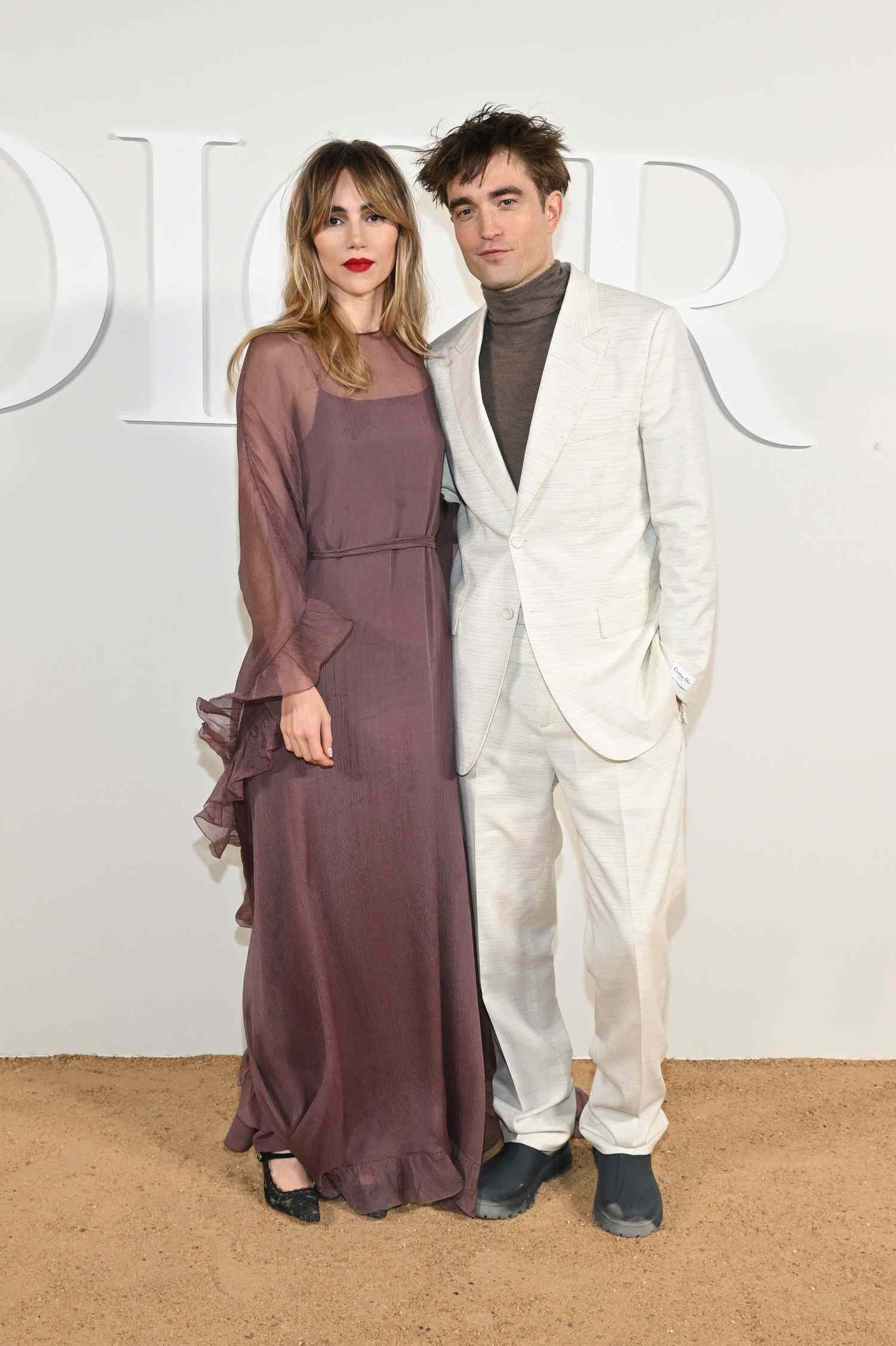 Amid The Batman 2 Rumors: Robert Pattinson And Suki Waterhouse Spotted Holding Hands In NYC Amid The Batman 2 Rumors: Robert Pattinson And Suki Waterhouse Spotted Holding Hands In NYC