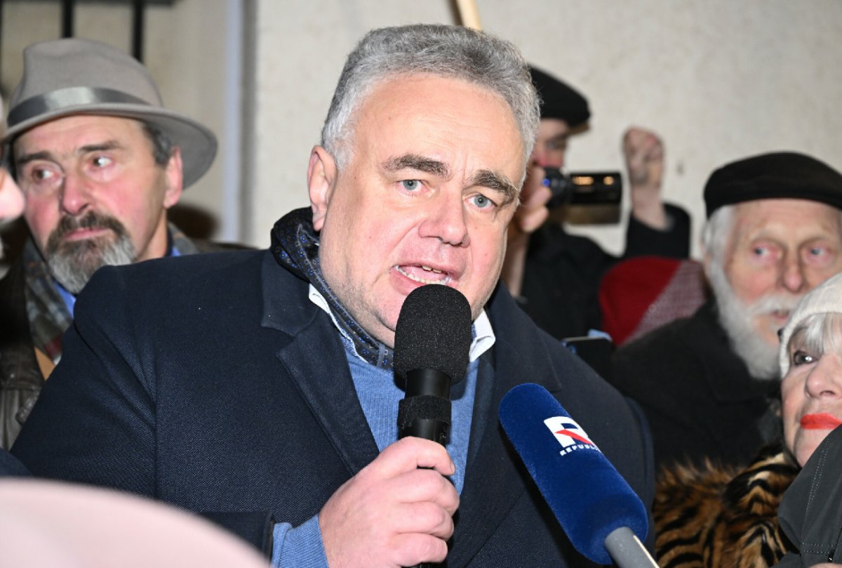 Analiza Retoryki Sakiewicza: Wyjątkowe Wyróżnienia Analiza Retoryki Sakiewicza: Wyjątkowe Wyróżnienia