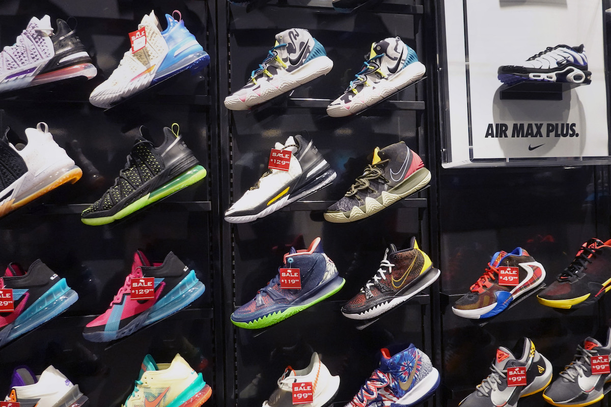 Analyzing Foot Locker's (FL) Q4 2024 Earnings: Successes And Challenges Of The Lace Up Plan Analyzing Foot Locker's (FL) Q4 2024 Earnings: Successes And Challenges Of The Lace Up Plan