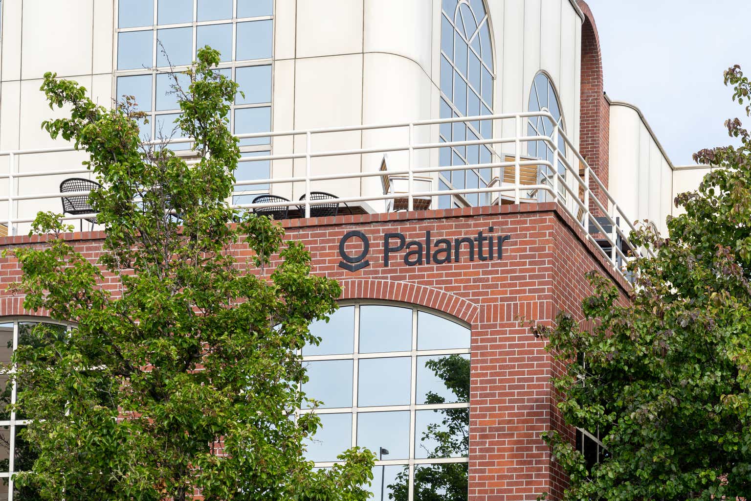 Analyzing Palantir's Potential: A 40% Increase By 2025 – A Realistic Goal? Analyzing Palantir's Potential: A 40% Increase By 2025 – A Realistic Goal?