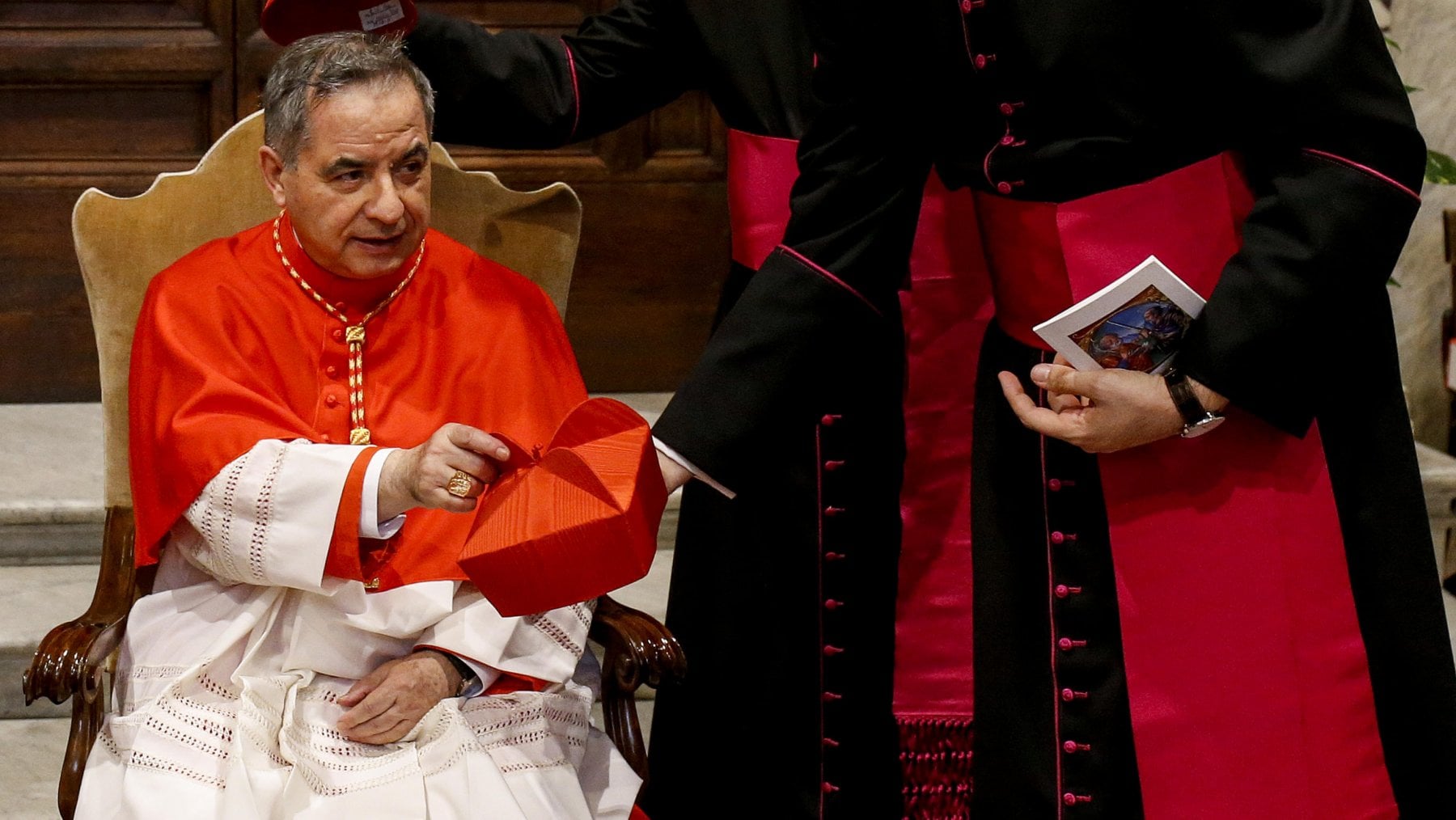 Anche Il Vaticano Condanna Becciu: Risarcimento Per Gli Accusatori Anche Il Vaticano Condanna Becciu: Risarcimento Per Gli Accusatori