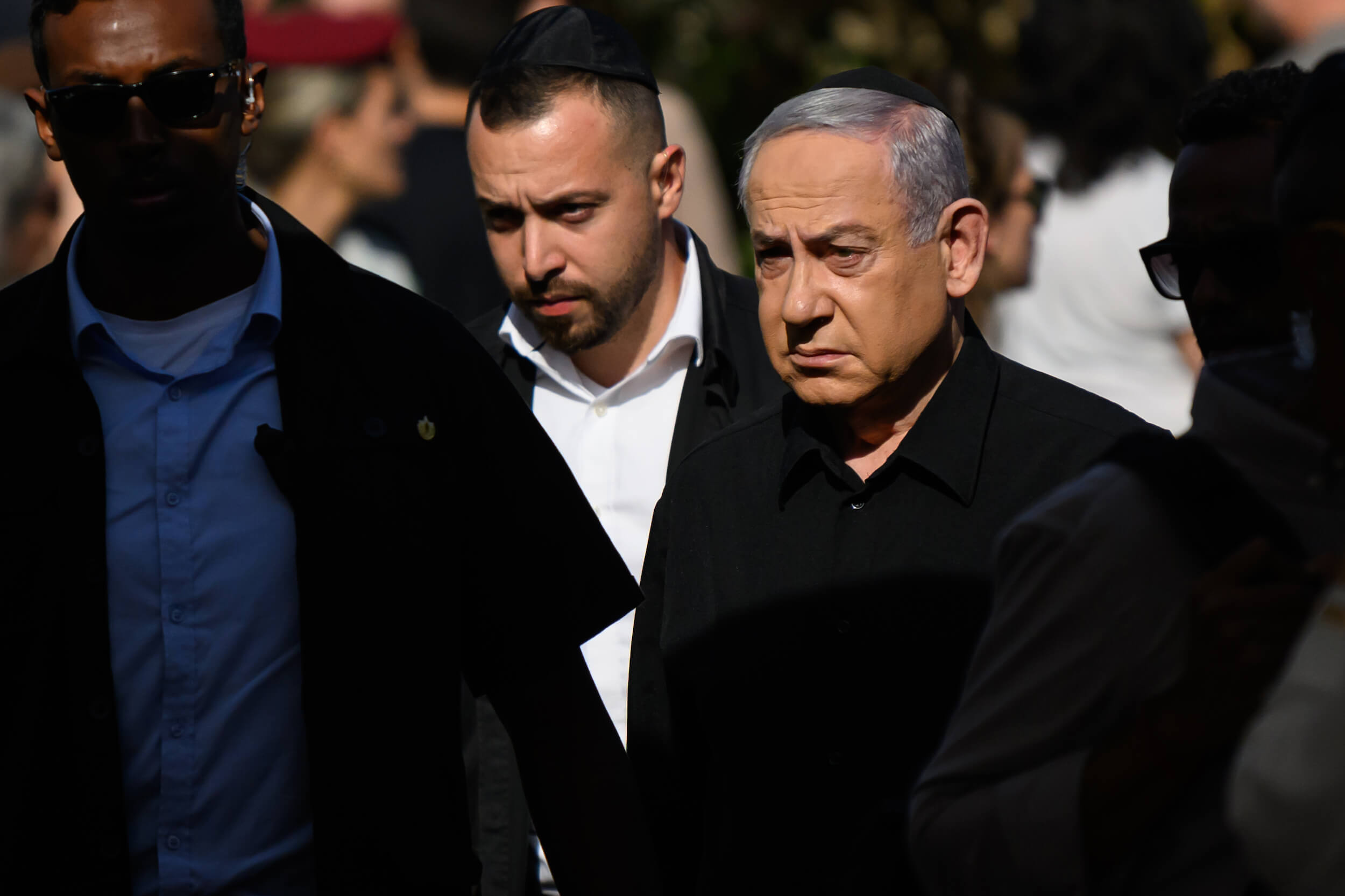 انفراد: مدافع ليفركوزن يكشف عن ناديه الجديد انفراد: مدافع ليفركوزن يكشف عن ناديه الجديد