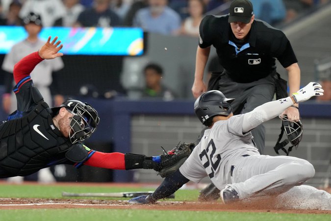 Angels' 8th Inning Explosion: 6-Run Rally Downs Blue Jays Angels' 8th Inning Explosion: 6-Run Rally Downs Blue Jays