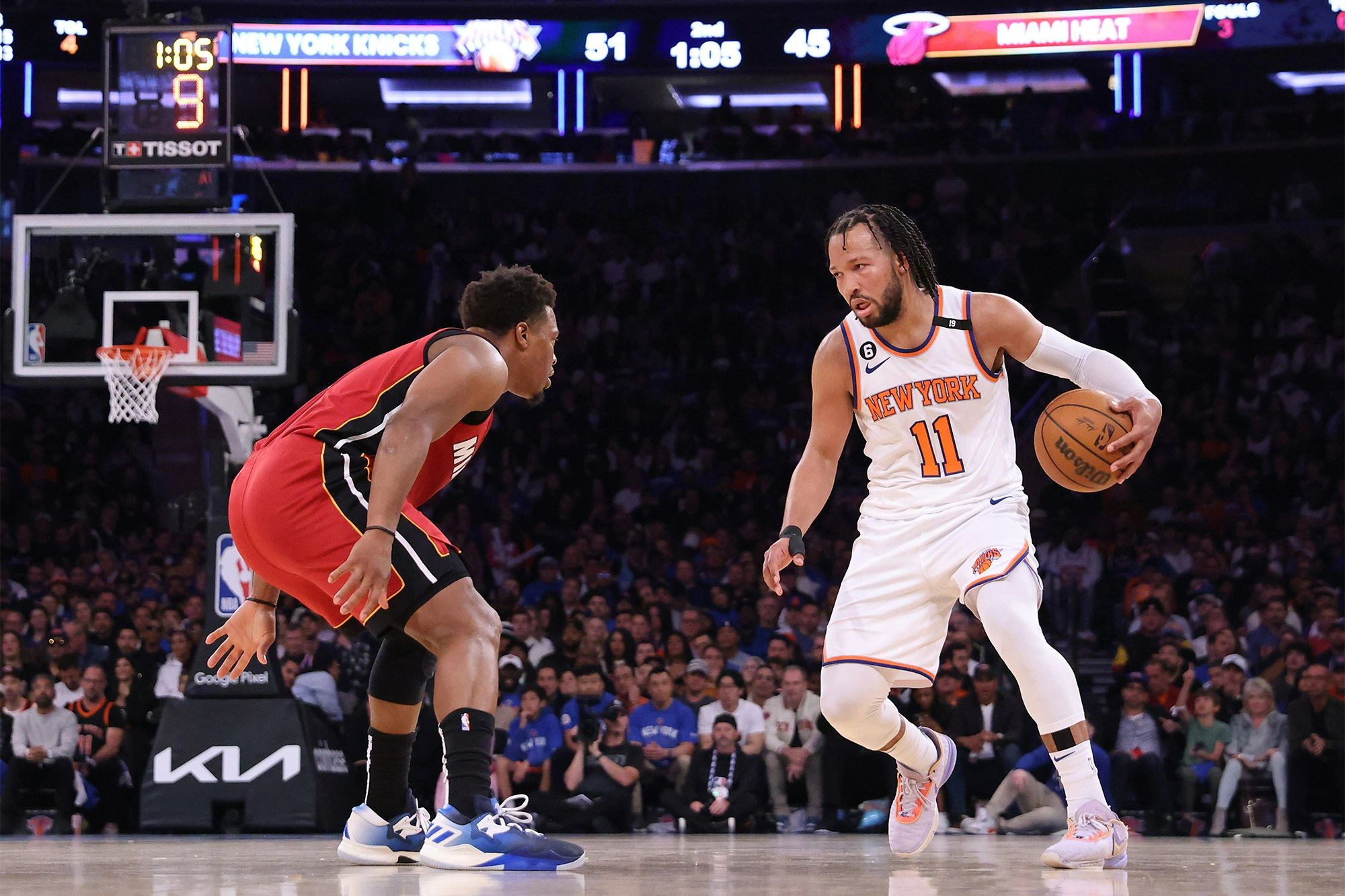 Ankle Injury Forces Jalen Brunson Out Of Knicks-Lakers Game Ankle Injury Forces Jalen Brunson Out Of Knicks-Lakers Game