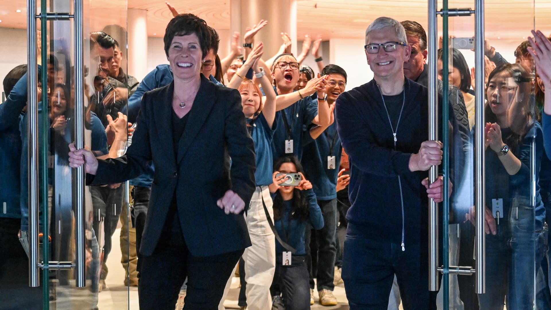 Apple Stock Q2 Earnings: IPhone Sales Boost Financial Targets Apple Stock Q2 Earnings: IPhone Sales Boost Financial Targets