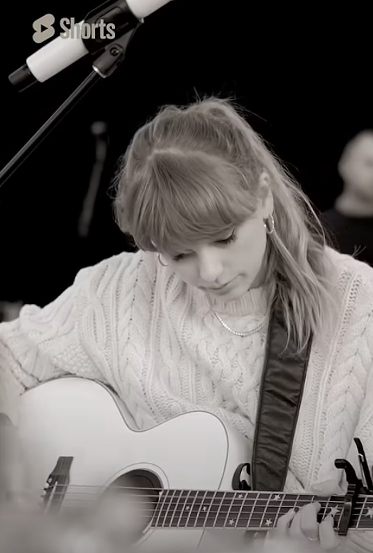 Are Taylor Swift's Easter Eggs Pointing To A Memorial Day Announcement? Are Taylor Swift's Easter Eggs Pointing To A Memorial Day Announcement?