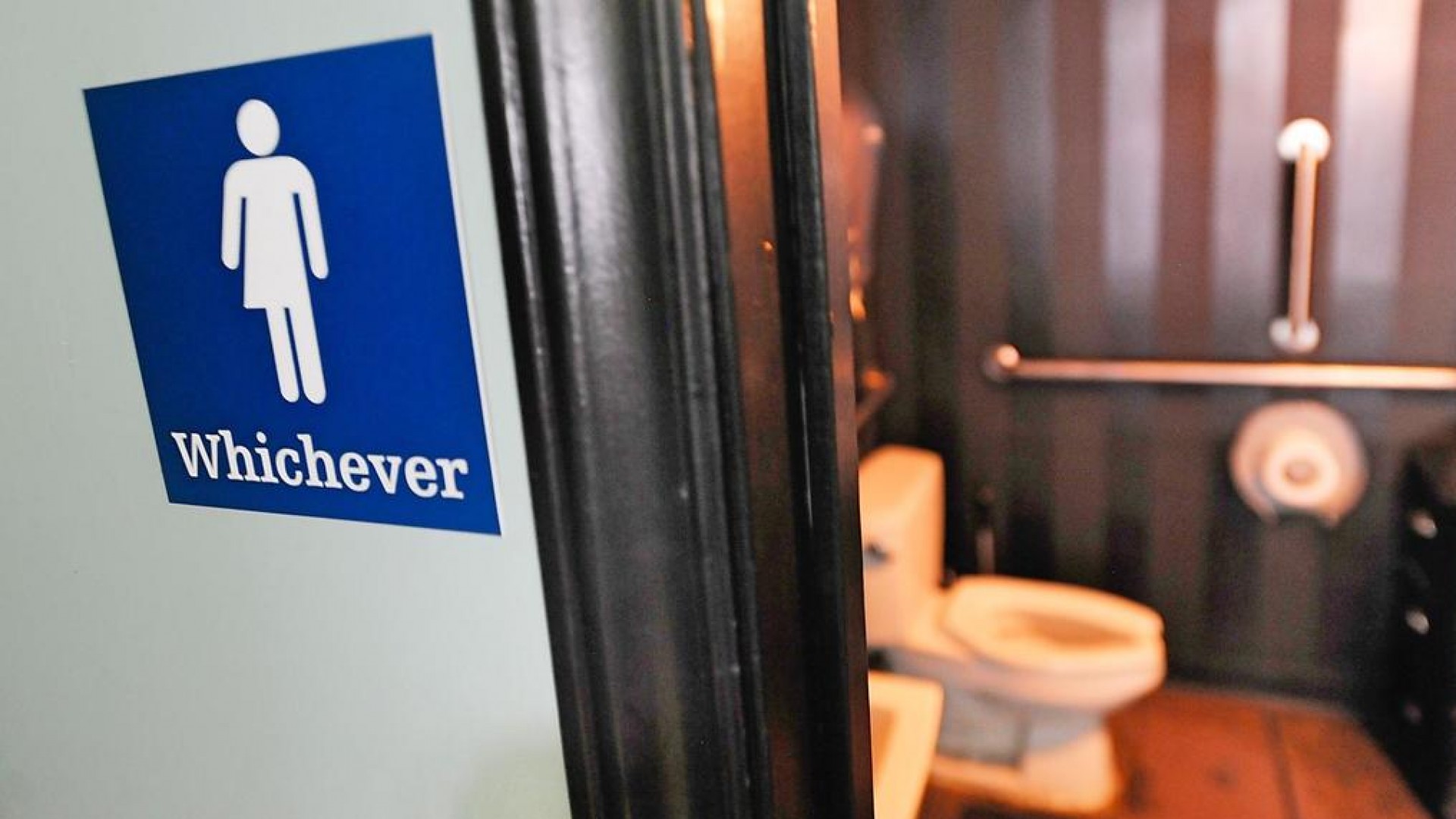 Arrestan A Universitaria Transgénero Por Usar Baño Femenino: El Caso Que Genera Debate Arrestan A Universitaria Transgénero Por Usar Baño Femenino: El Caso Que Genera Debate