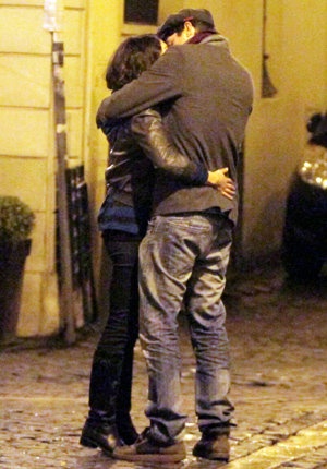 Ashton Kutcher And Mila Kunis: A Roman Holiday Dispels Rumors Ashton Kutcher And Mila Kunis: A Roman Holiday Dispels Rumors
