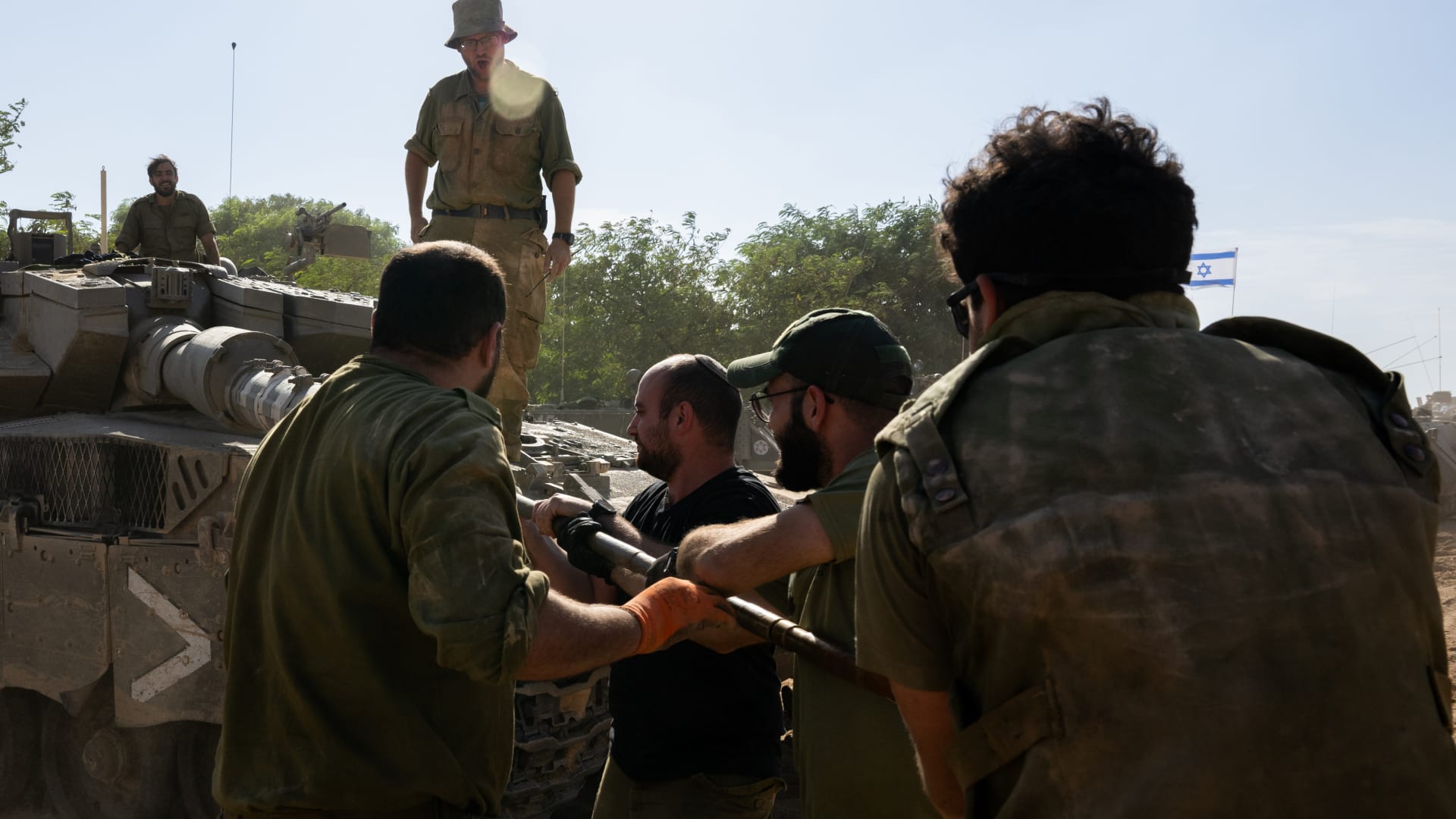 استهداف سفينة أسطول الحرية: ردود فعل دولية على الهجوم الإسرائيلي على غزة استهداف سفينة أسطول الحرية: ردود فعل دولية على الهجوم الإسرائيلي على غزة