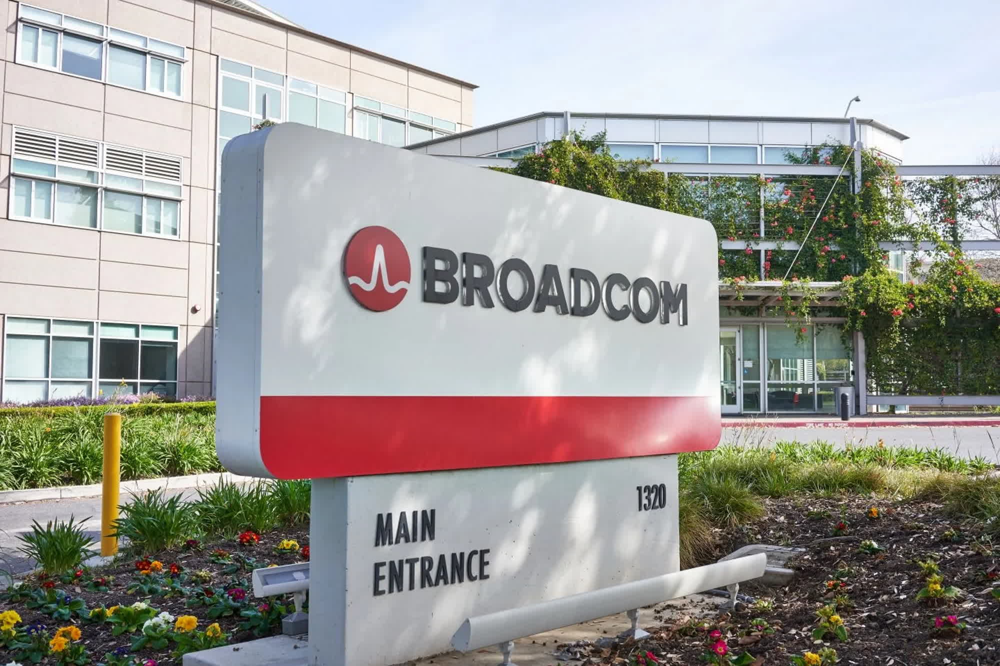AT&T Challenges Broadcom's Extreme VMware Price Increase: 1050% Jump AT&T Challenges Broadcom's Extreme VMware Price Increase: 1050% Jump