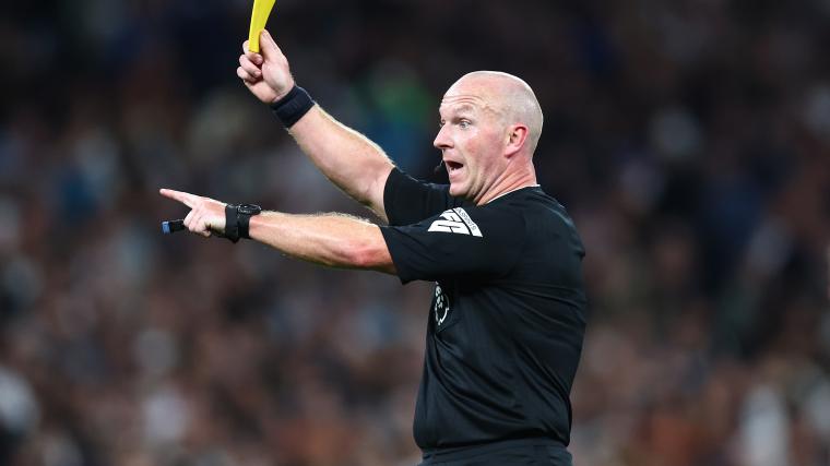 AZ Six Points Behind After Controversial Referee Decision Against Ajax AZ Six Points Behind After Controversial Referee Decision Against Ajax