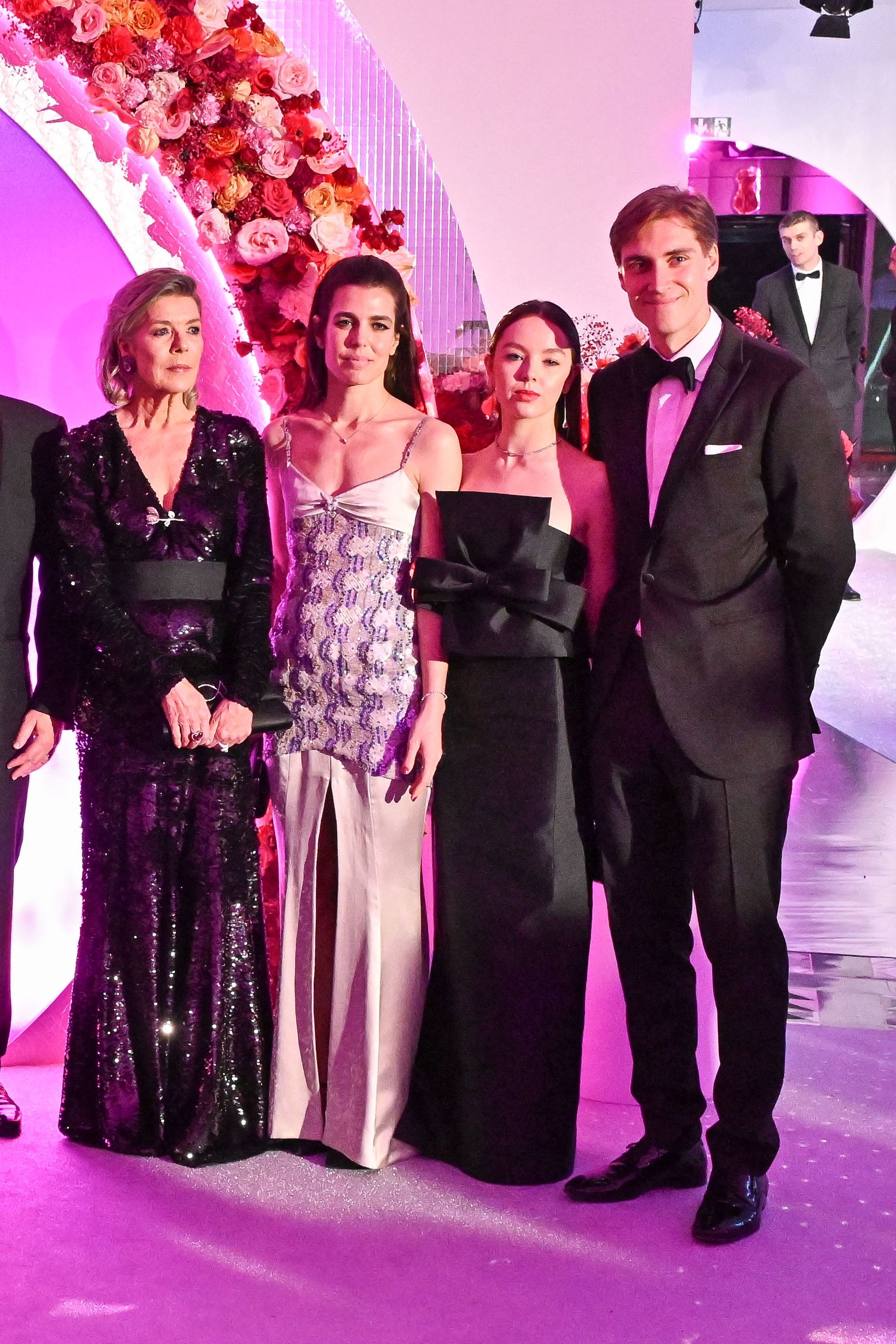 Baile De La Rosa 2025: Los Looks Más Elegantes De Carolina De Mónaco Y Otras Invitadas Baile De La Rosa 2025: Los Looks Más Elegantes De Carolina De Mónaco Y Otras Invitadas