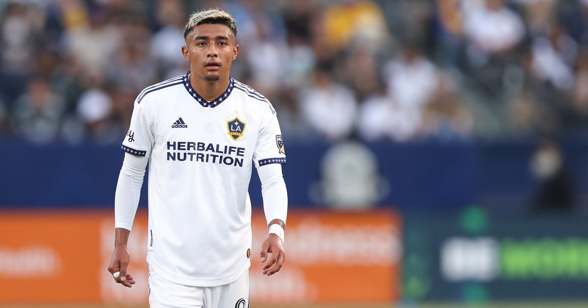 Barcelona's Search For An Araujo Replacement: Huijsen In The Frame Barcelona's Search For An Araujo Replacement: Huijsen In The Frame