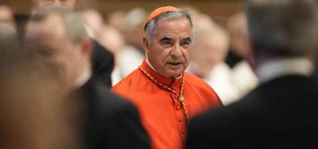 Becciu Condannato Dal Vaticano: Il Risarcimento Agli Accusatori Becciu Condannato Dal Vaticano: Il Risarcimento Agli Accusatori