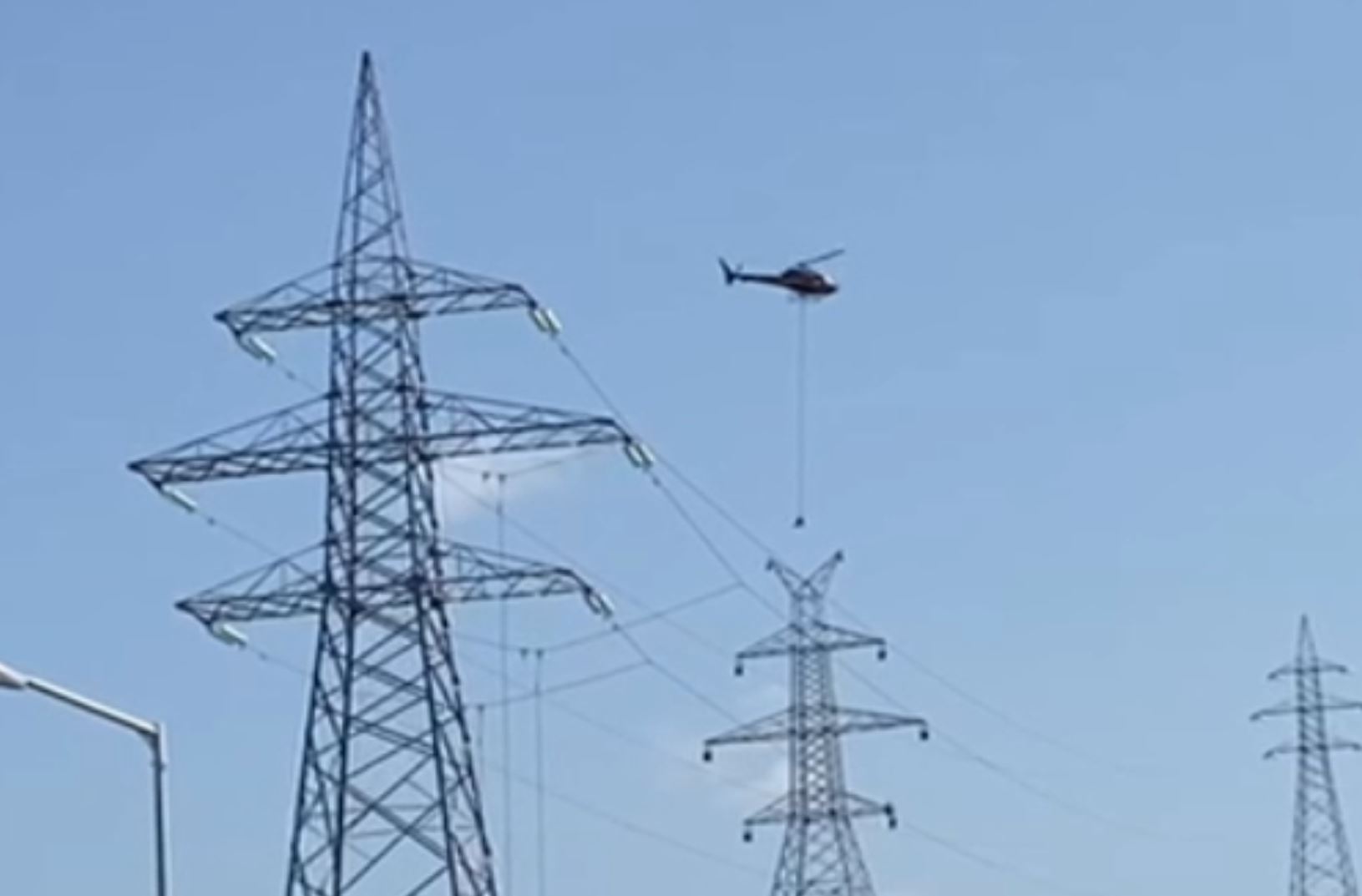 Βίντεο: Ληστεία Καλωδίων Από Ηλεκτρικό Αυτοκίνητο Βίντεο: Ληστεία Καλωδίων Από Ηλεκτρικό Αυτοκίνητο