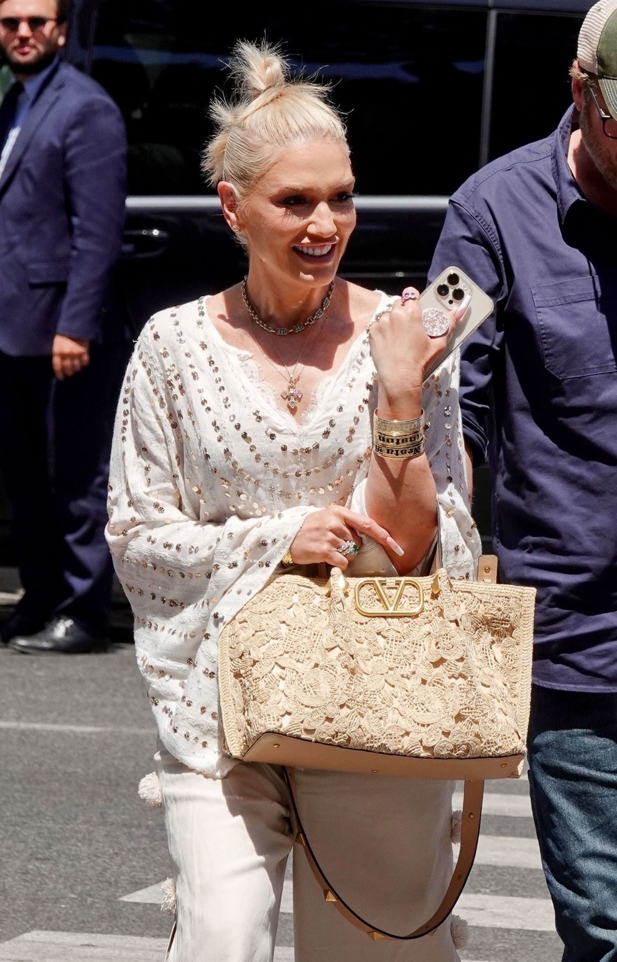Blake Shelton's Extravagant Family Vacation With Gwen Stefani And Kids Blake Shelton's Extravagant Family Vacation With Gwen Stefani And Kids