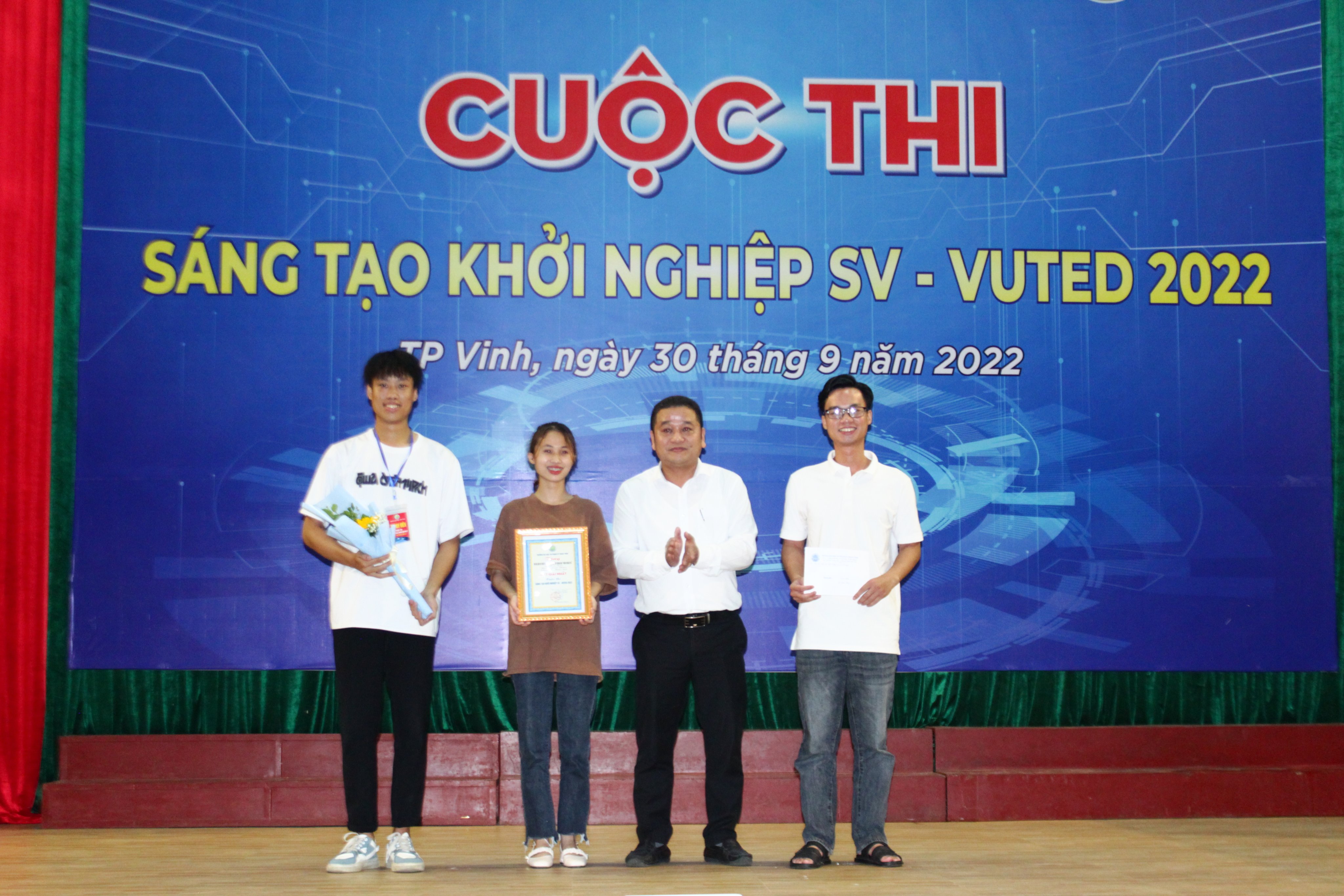 Bóng Đá Sinh Viên: Chung Kết Khởi Động Sôi Nổi Với Trận Mở Màn Hấp Dẫn Bóng Đá Sinh Viên: Chung Kết Khởi Động Sôi Nổi Với Trận Mở Màn Hấp Dẫn