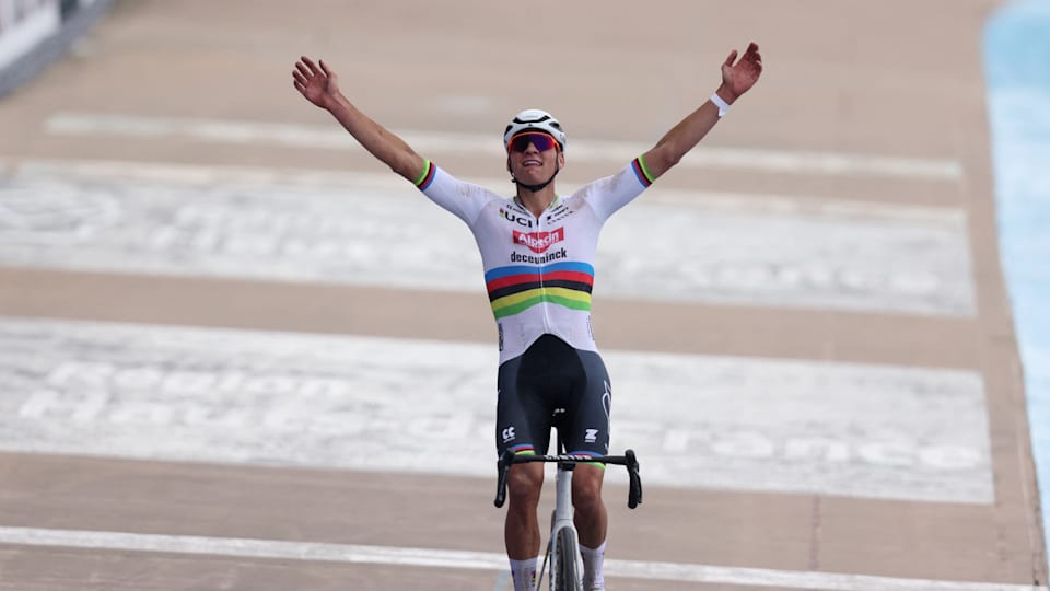 Bottle Thrown At Mathieu Van Der Poel During Paris-Roubaix: Investigation Underway