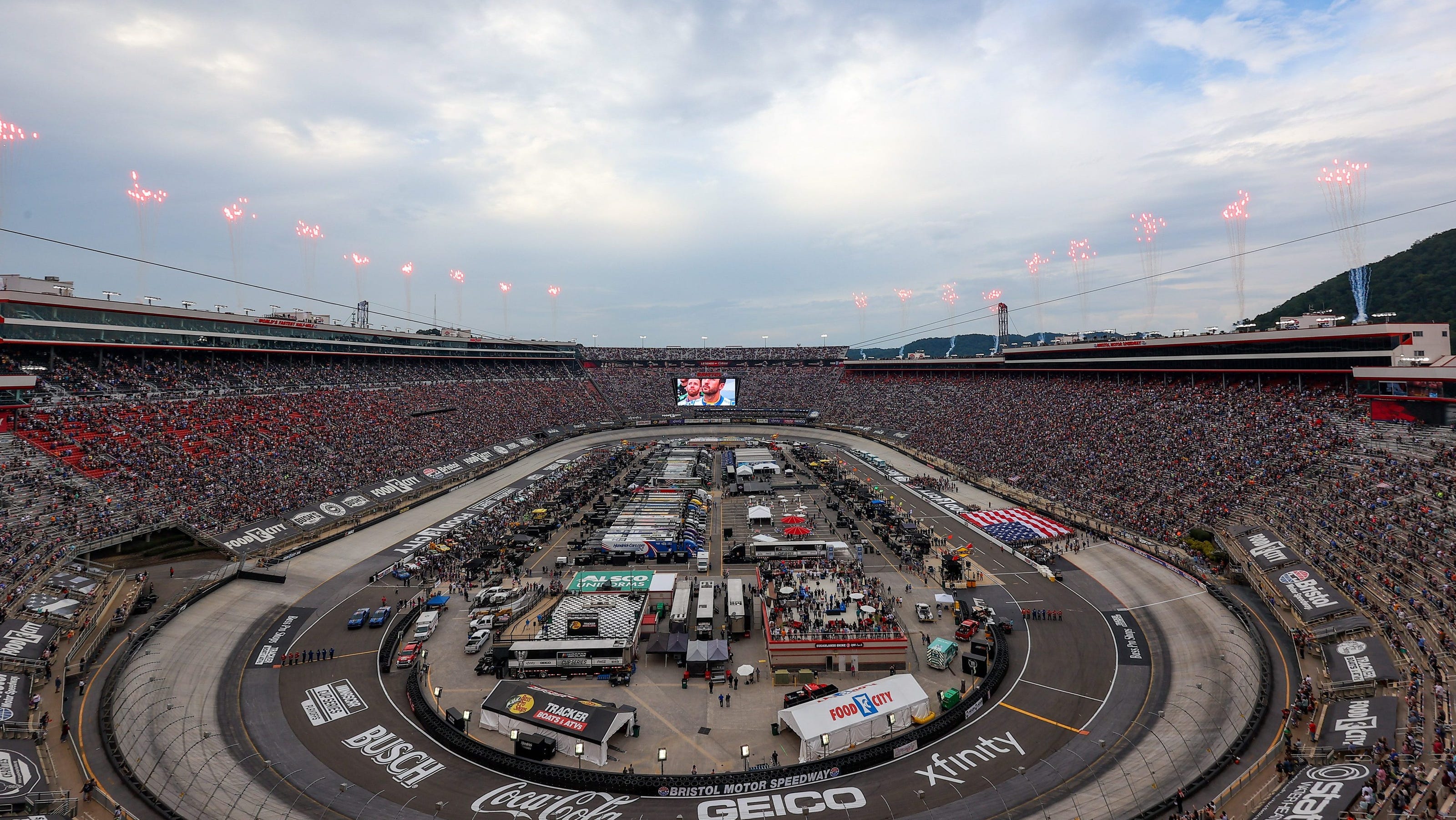 Bristol Motor Speedway: Manfred Predicts Record-Breaking Attendance Bristol Motor Speedway: Manfred Predicts Record-Breaking Attendance