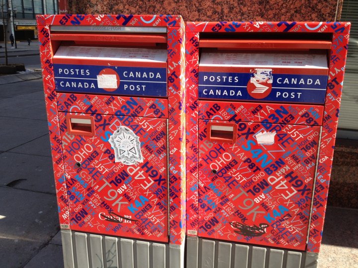 Canada Post Door-to-Door Mail Delivery Facing Phase-Out: Commission Report Recommendations Canada Post Door-to-Door Mail Delivery Facing Phase-Out: Commission Report Recommendations