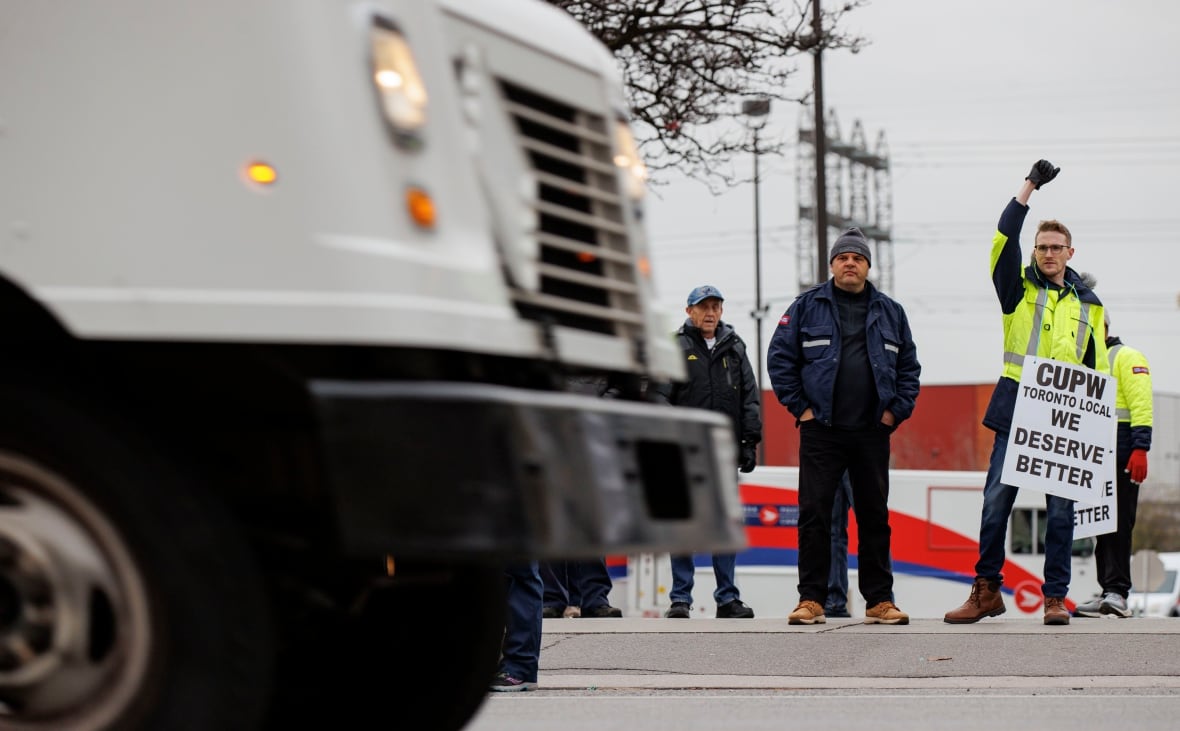 Canada Post Strike Looms: Impact On Businesses Explained Canada Post Strike Looms: Impact On Businesses Explained