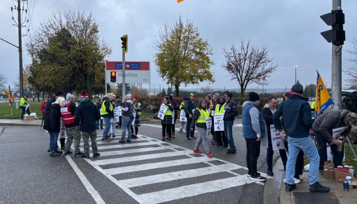 Canada Post Strike Looms: Potential Service Disruptions This Month Canada Post Strike Looms: Potential Service Disruptions This Month
