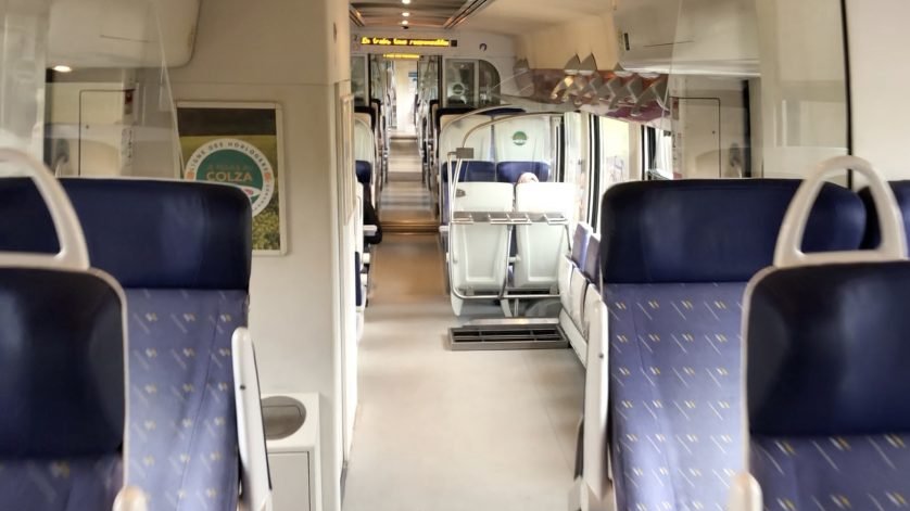 Cannes: Migrant Sous OQTF Menace Mère Et Fils Avec Un Cutter Dans Un Bus Cannes: Migrant Sous OQTF Menace Mère Et Fils Avec Un Cutter Dans Un Bus