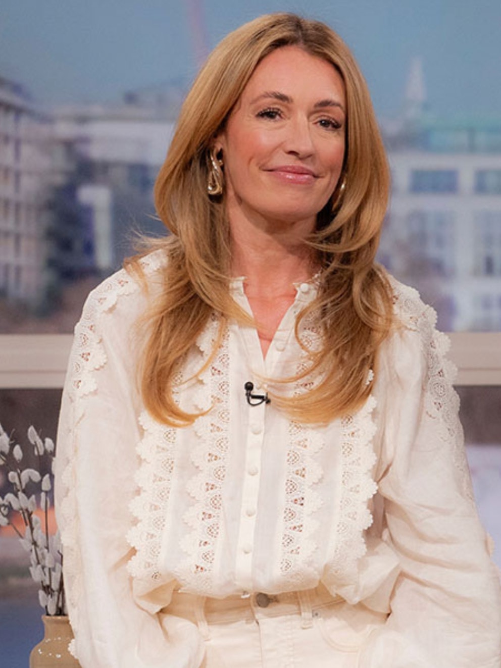 Cat Deeley's Stunning Butter Yellow Suit On This Morning: Summer Office Style Inspiration Cat Deeley's Stunning Butter Yellow Suit On This Morning: Summer Office Style Inspiration