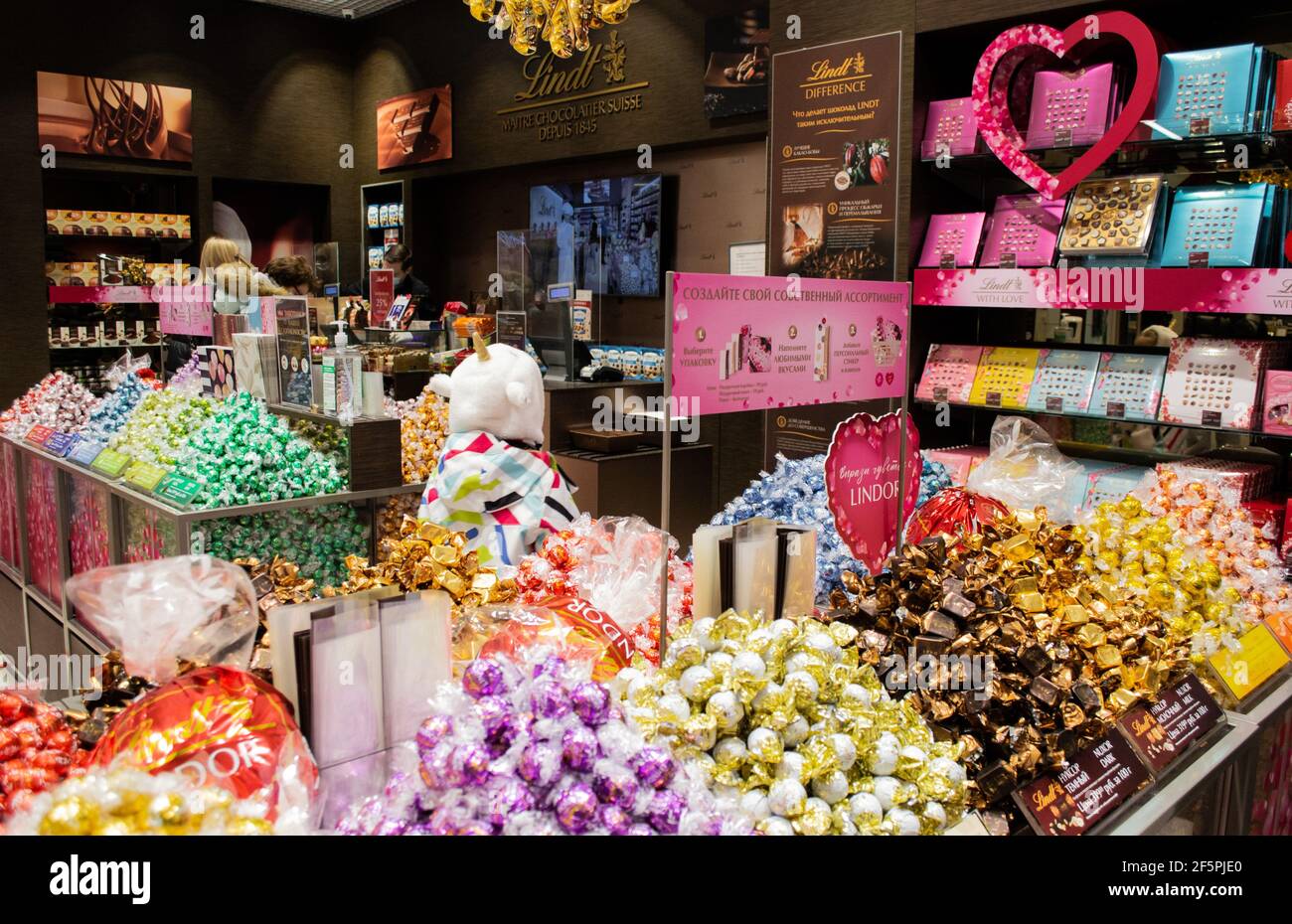 Central London Welcomes Lindt's New Chocolate Paradise Central London Welcomes Lindt's New Chocolate Paradise