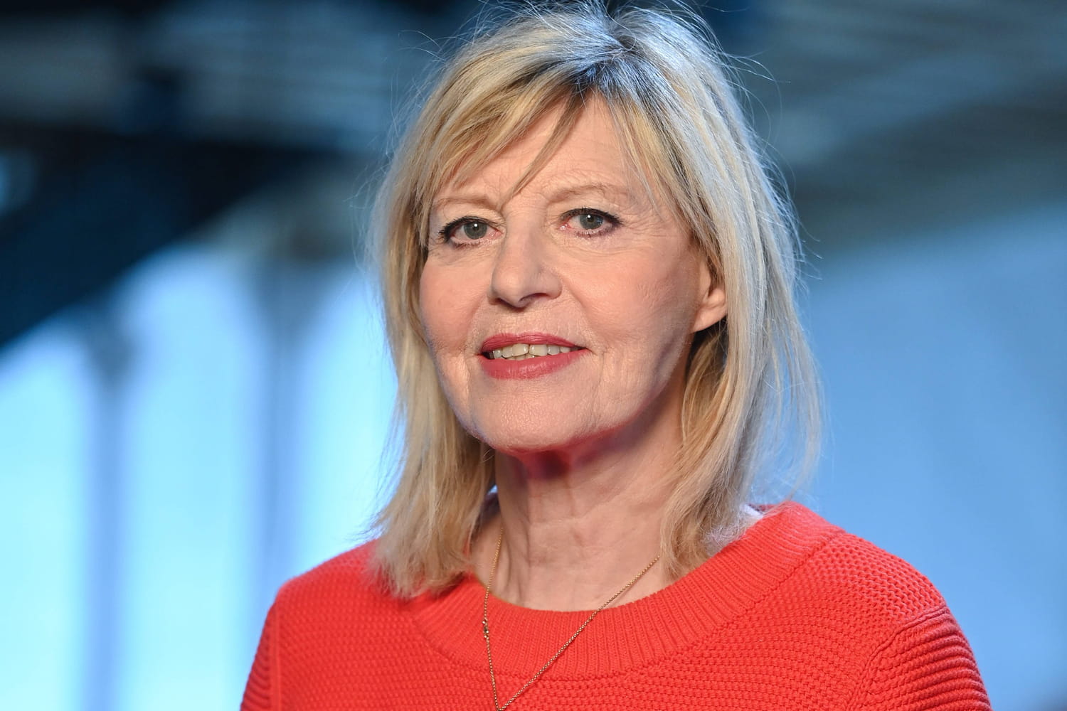Chantal Ladesou: Sa Paisible Retraite Loin De Paris Chantal Ladesou: Sa Paisible Retraite Loin De Paris