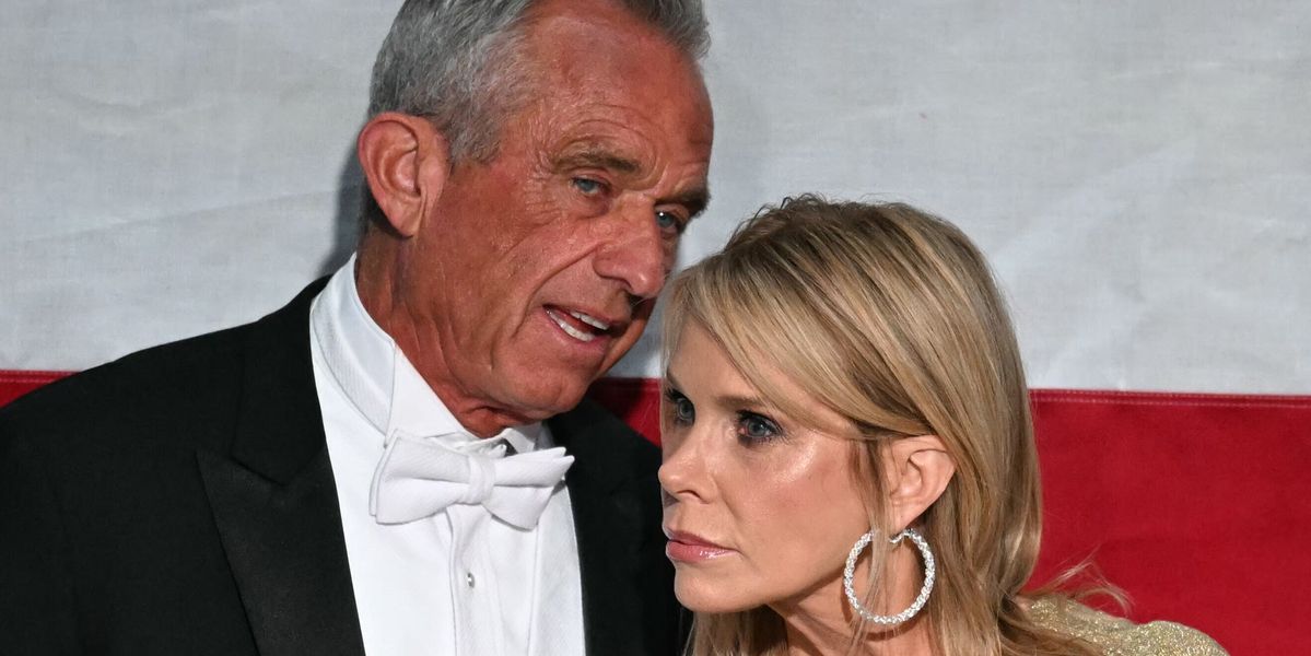 Cheryl Hines Responds To RFK Jr. Sexting Scandal With Strong Ultimatum Cheryl Hines Responds To RFK Jr. Sexting Scandal With Strong Ultimatum