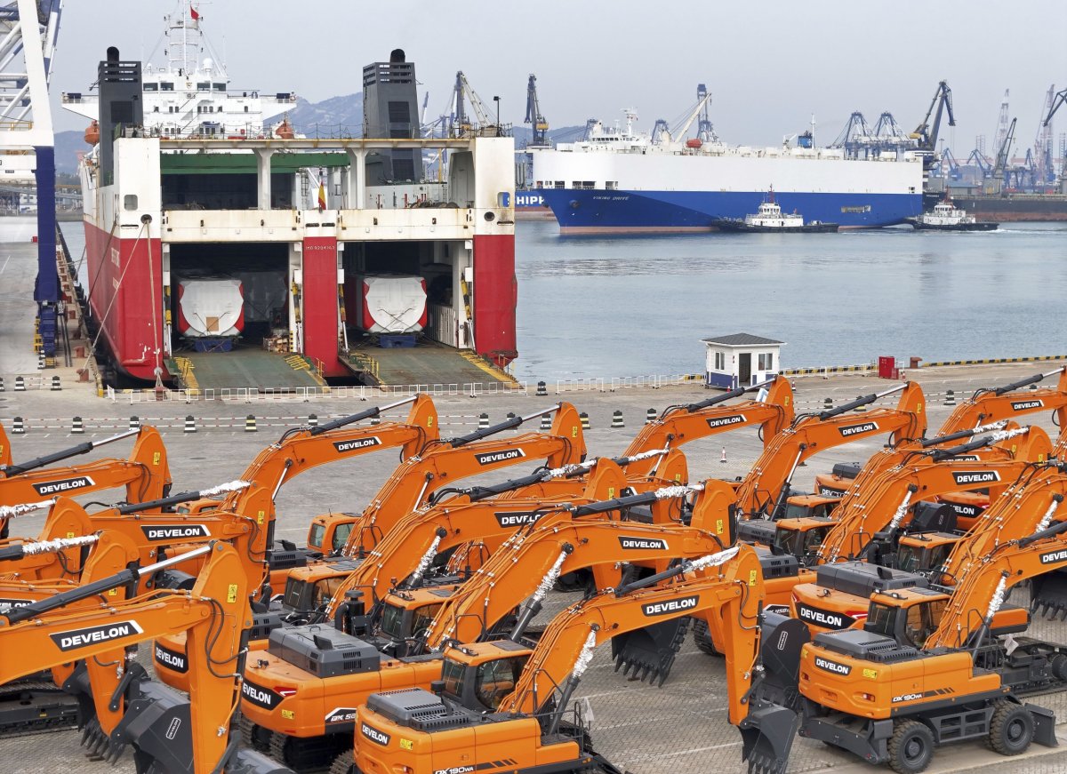 China Eases Monetary Policy: Lower Rates And Increased Bank Lending Amid Trade Tensions China Eases Monetary Policy: Lower Rates And Increased Bank Lending Amid Trade Tensions