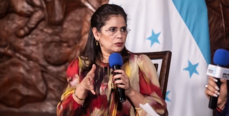 Choque De Posturas: Rixi Moncada Vs. Cossette López Choque De Posturas: Rixi Moncada Vs. Cossette López