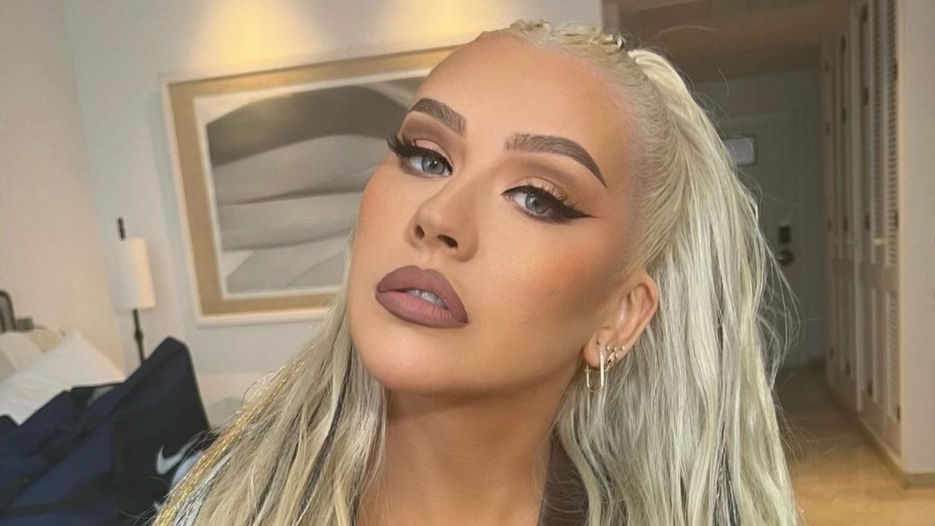 Christina Aguilera: Did Photoshop Ruin Her Latest Photoshoot? Christina Aguilera: Did Photoshop Ruin Her Latest Photoshoot?
