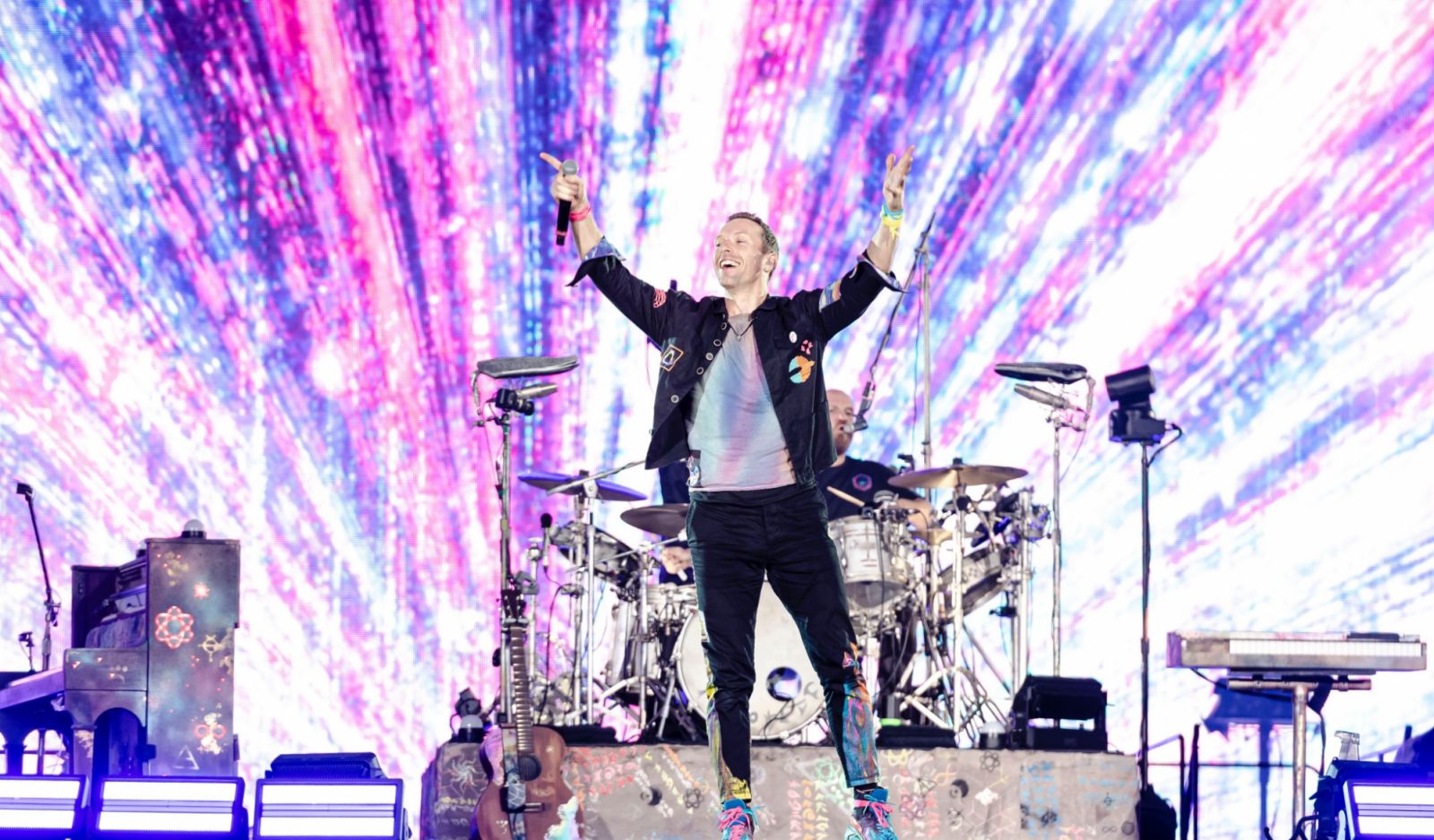 Coldplay Concert Review: A Night Of Music, Lights, And Powerful Messages Coldplay Concert Review: A Night Of Music, Lights, And Powerful Messages