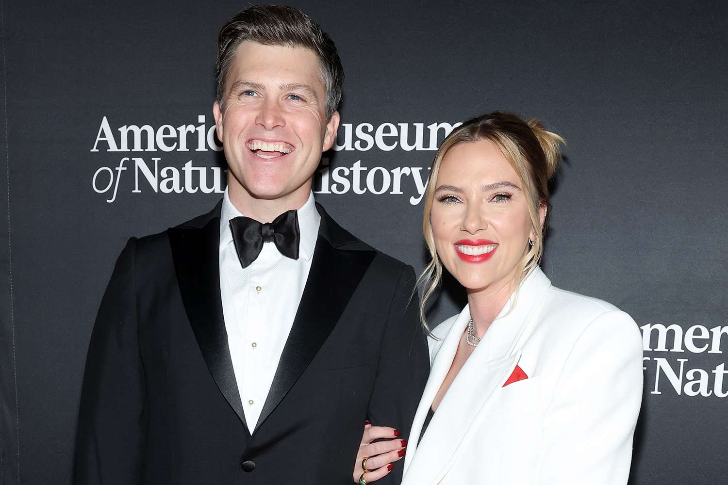 Colin Jost And Scarlett Johansson's Income Discrepancy: Public Reaction And Analysis Colin Jost And Scarlett Johansson's Income Discrepancy: Public Reaction And Analysis