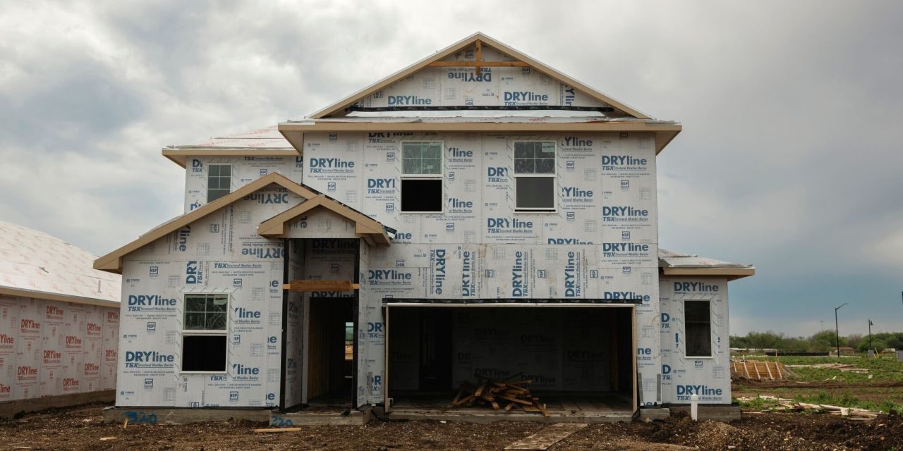 Construction Slowdown: Fewer Housing Permits Issued Construction Slowdown: Fewer Housing Permits Issued