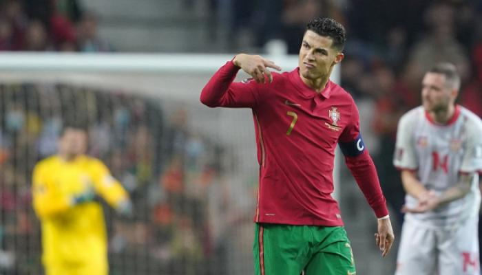Cristiano Ronaldo'nun Geleceği Netleşti: Al Nassr Ile 2 Yıllık Sözleşme Cristiano Ronaldo'nun Geleceği Netleşti: Al Nassr Ile 2 Yıllık Sözleşme