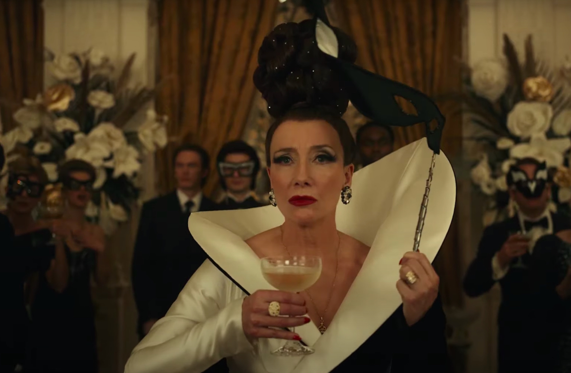 Cruella Trailer: Emma Stone Vs. Emma Thompson's Baroness Von Hellman Cruella Trailer: Emma Stone Vs. Emma Thompson's Baroness Von Hellman